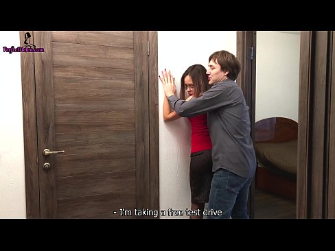 ❤️ Realtor Sexy Anashtua Pussy na Fucks Wakati Anauza Ghorofa Yake - Krempai Pono ya kupendeza ❌